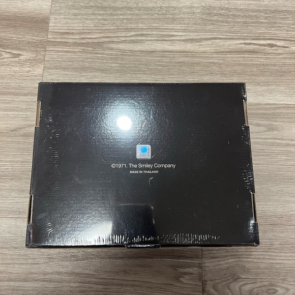 Chinatown Market Smiley Globe Soccer Puzzle - Picture 2 of 2